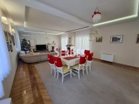 Nekretnina: Odlična kuća 228m2 sa bazenom na Tatarskom brdu ID#1734