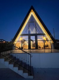 Nekretnina: Na prodaju 2 A-Frame kuce sa bazenima