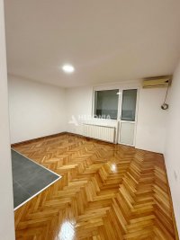 Nekretnina: Zemun Polje, 2.5, renoviran, prazan, useljiv ID#10378