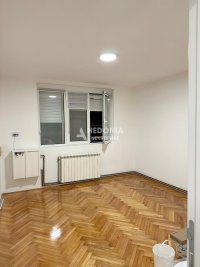 Nekretnina: Zemun Polje, 2.5, renoviran, prazan, useljiv ID#10378