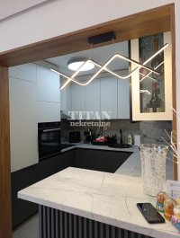 Nekretnina: Renoviran uknjizen cena sa namestajem ID#5671