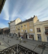 Nekretnina: Prodaje se ceo sprat-vise stanova na glavnoj ulici u Somboru