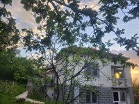 Nekretnina: Sredjena kuca 200m2 sa visokim zidovima i potpuno privatnoscu-4km od Soko Banje-Resnik