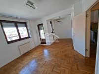 Nekretnina: Crveni Krst, parking mesto, useljiv ID#25131