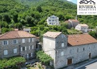 Nekretnina: Na prodaju vertikala stare kamene kuce u prvom redu uz more Kostanjica Kotor