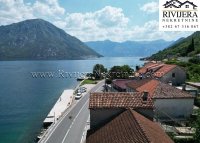Nekretnina: Na prodaju vertikala stare kamene kuce u prvom redu uz more Kostanjica Kotor