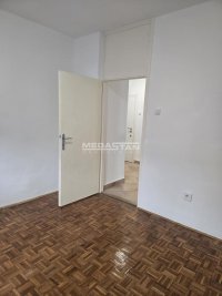 Nekretnina: Retenzija, renoviran, prazan