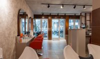 Nekretnina: Lokal sa velikim izlogom i garažom
