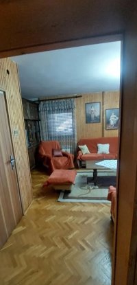 Nekretnina: Kuća u mirnom delu naselja Trešnja