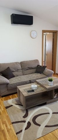 Nekretnina: Prodajem dvoiposoban kompletno namesten i uknjizen stan