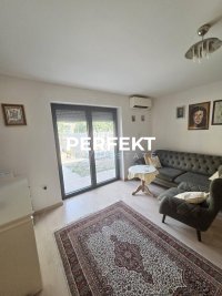 Nekretnina: Centar, 58m2 + terasa od 20m2 + dvorište oko 80m2