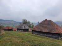 Nekretnina: Na prodaju plac 40 ari sa starom Chalet kucom na Zlatiboru