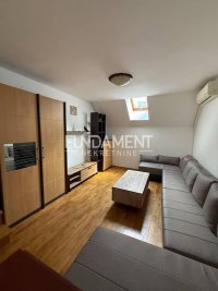 Nekretnina: 2.0 Centar 58m2+terasa, duplex, 2mč, kompletno namešten ID#1532
