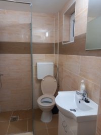 Nekretnina: Izdajem jednosobnu kucu u Zemunu