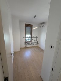 Nekretnina: 3-soban stan,delimicno namesten,pogodan za pravna lica ID#7271