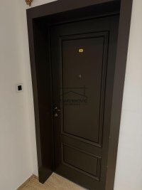 Nekretnina: 3-soban stan,delimicno namesten,pogodan za pravna lica ID#7271