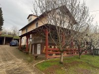 Nekretnina: NA PRODAJU UKNJIŽENA KUĆA SA 8 APARTMANA – JAZAK, OPŠTINA IRIG